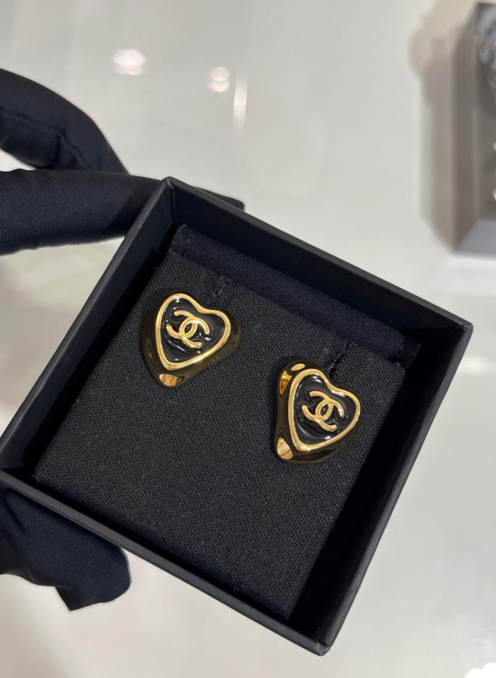replik,replica,schmuck,1:1,beste,ohrringe,ring,Repliken Chanel 25A Neue schwarze Emaille-Gold-Ohrringe mit Doppel-C-Herz (7OQ3M) replik,replica,schmuck,1:1,beste,ohrringe,ring,Repliken Chanel 25A Neue schwarze Emaille-Gold-Ohrringe mit Doppel-C-Herz (7OQ3M)