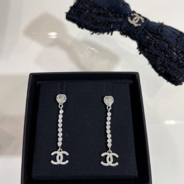 replik,replica,schmuck,1:1,beste,ohrringe,ring,Repliken Chanel 25er neue silberne Volldiamant-Ohrringe mit Doppel-C-Liebesdiamant-Kristall, lang, klassisch, Doppel-C + Liebesdiamant + Reihendiamantkette (JL24C)