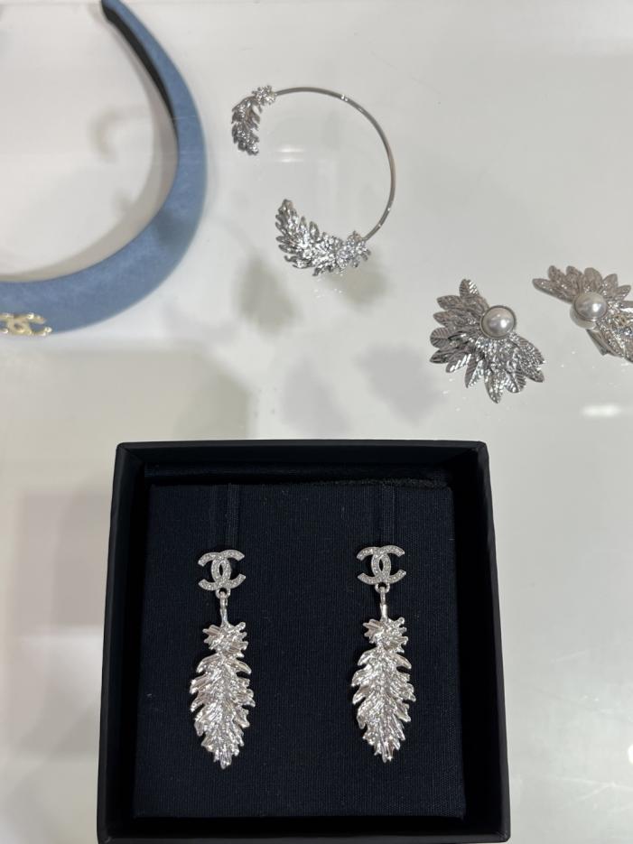 replik,replica,schmuck,1:1,beste,ohrringe,ring,Repliken Chanel 25s neue silberne Doppel-C-Federohrringe mit Diamanten (2JEKZ) replik,replica,schmuck,1:1,beste,ohrringe,ring,Repliken Chanel 25s neue silberne Doppel-C-Federohrringe mit Diamanten (2JEKZ)