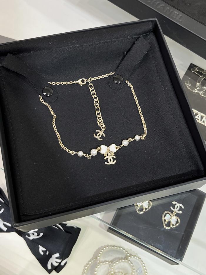 replik,replica,schmuck,1:1,beste,ohrringe,ring,Repliken Chanel 25P neue weiße feine Glitzer-Emaille-Schleife voller Diamanten Doppel-C-Perlenkette Choker weiße Emaille (D1FD4) replik,replica,schmuck,1:1,beste,ohrringe,ring,Repliken Chanel 25P neue weiße feine Glitzer-Emaille-Schleife voller Diamanten Doppel-C-Perlenkette Choker weiße Emaille (D1FD4)