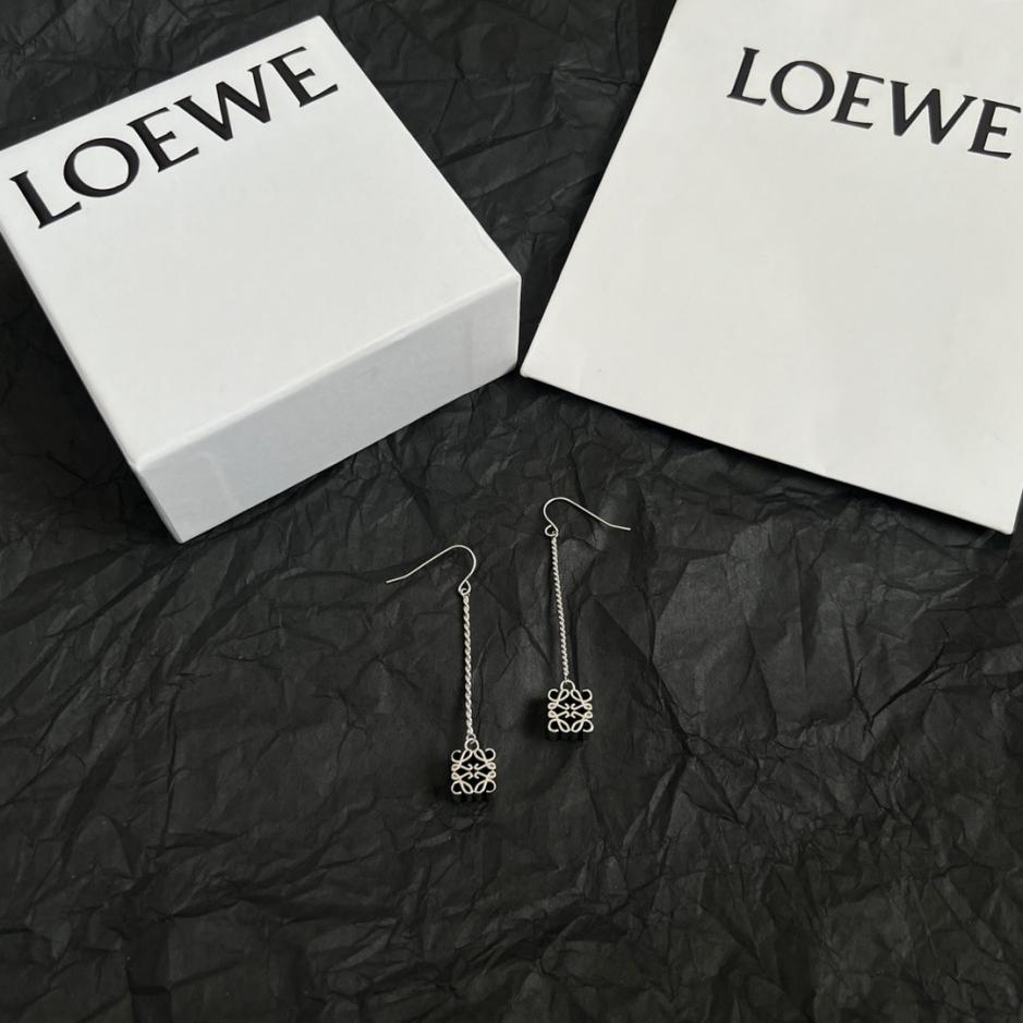 replik,replica,schmuck,1:1,beste,ohrringe,ring,Repliken Die neuen Ohrringe von Loewe: Anagram, dreidimensionaler, drahtumwickelter Anhänger mit ringförmiger Schnalle und geschnitzter Diamantschnalle (5CBNE) replik,replica,schmuck,1:1,beste,ohrringe,ring,Repliken Die neuen Ohrringe von Loewe: Anagram, dreidimensionaler, drahtumwickelter Anhänger mit ringförmiger Schnalle und geschnitzter Diamantschnalle (5CBNE)