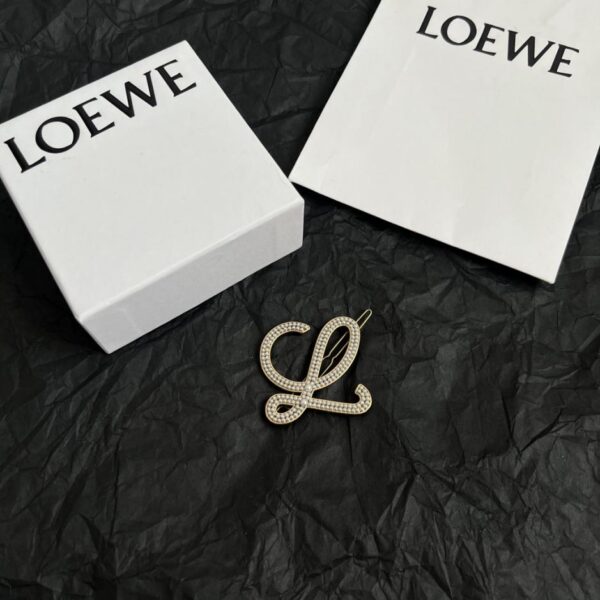 replik,replica,schmuck,1:1,beste,ohrringe,ring,Repliken Loewe-Halskette „Anagram“ mit drahtumwickeltem, dreidimensionalem Anhängerringverschluss und geschnitzter Diamantschnalle (ITGTY)