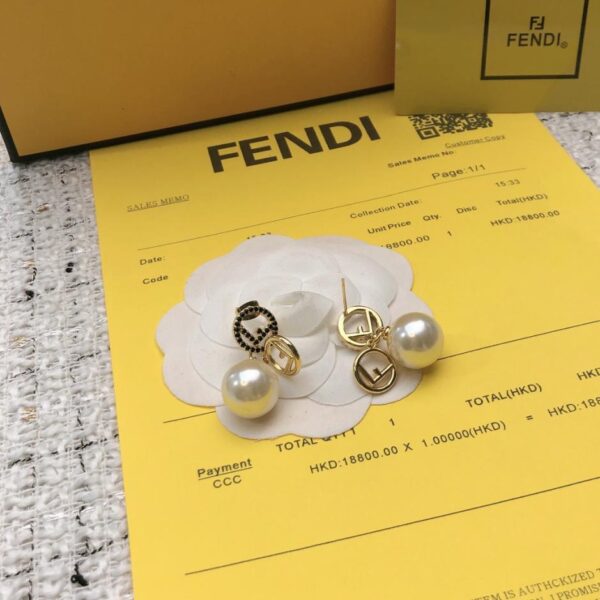 replik,replica,schmuck,1:1,beste,ohrringe,ring,Repliken Neue FENDI-Logo-Ohrringe, hochwertige Individualisierung (I8E3W)