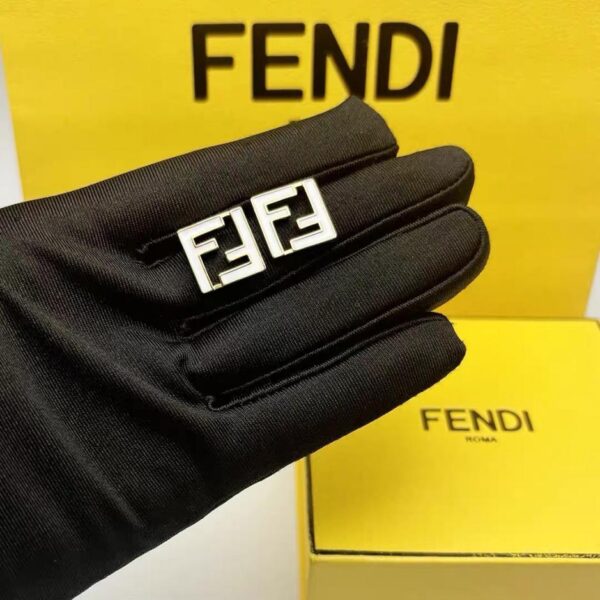 replik,replica,schmuck,1:1,beste,ohrringe,ring,Repliken Neue FENDI-Logo-Ohrringe, hochwertige Individualisierung (UY2IU)
