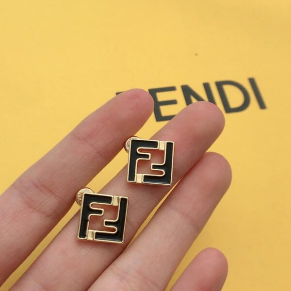 replik,replica,schmuck,1:1,beste,ohrringe,ring,Repliken Neue FENDI-Logo-Ohrringe, hochwertige Individualisierung (SE19M)