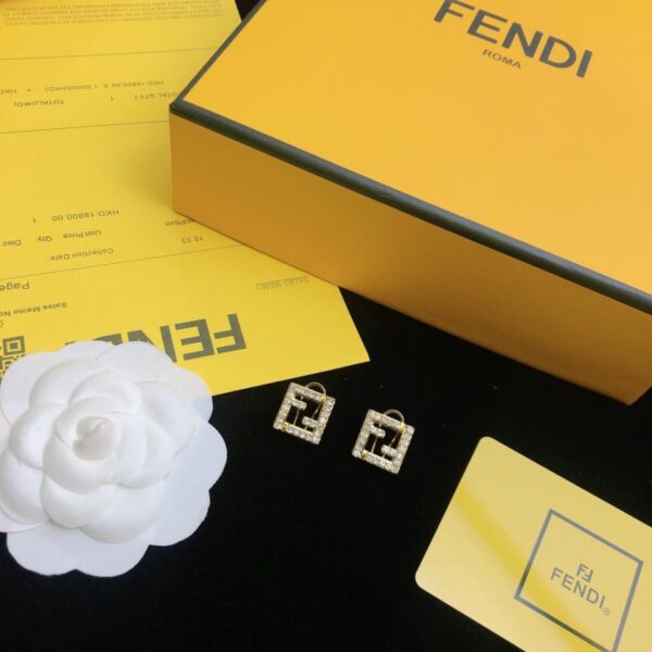 replik,replica,schmuck,1:1,beste,ohrringe,ring,Repliken Neue FENDI-Logo-Ohrringe, hochwertige Individualisierung (ZUUD7)