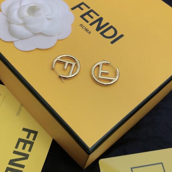 replik,replica,schmuck,1:1,beste,ohrringe,ring,Repliken Neue FENDI-Logo-Ohrringe, hochwertige Individualisierung (ELYX5)