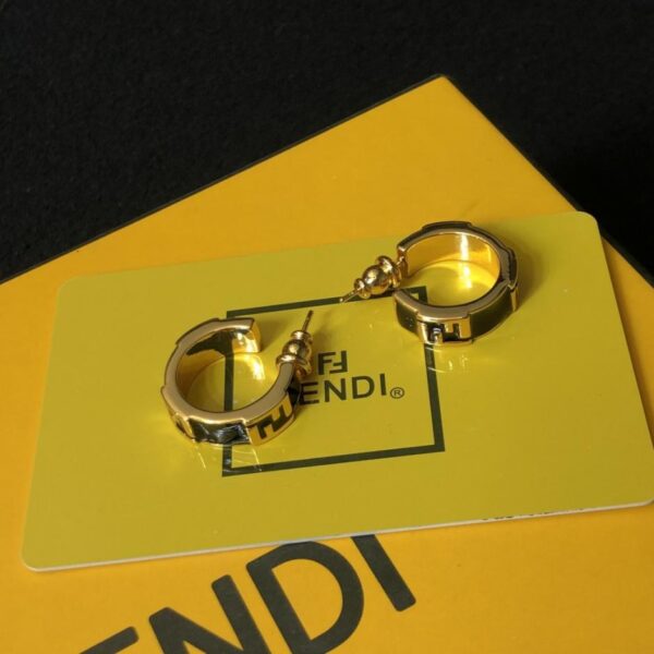 replik,replica,schmuck,1:1,beste,ohrringe,ring,Repliken FENDI neue Logo-Ohrringe, hochwertige Individualisierung (D8E84)
