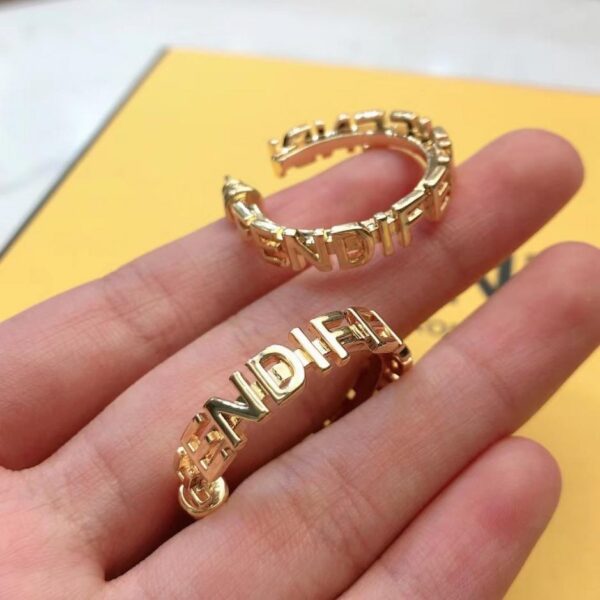 replik,replica,schmuck,1:1,beste,ohrringe,ring,Repliken Neue FENDI-Logo-Ohrringe, hochwertige Individualisierung (O0DF8)