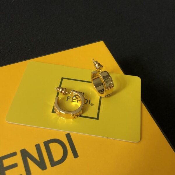 replik,replica,schmuck,1:1,beste,ohrringe,ring,Repliken Neue FENDI-Logo-Ohrringe, hochwertige Individualisierung (UT9NX)