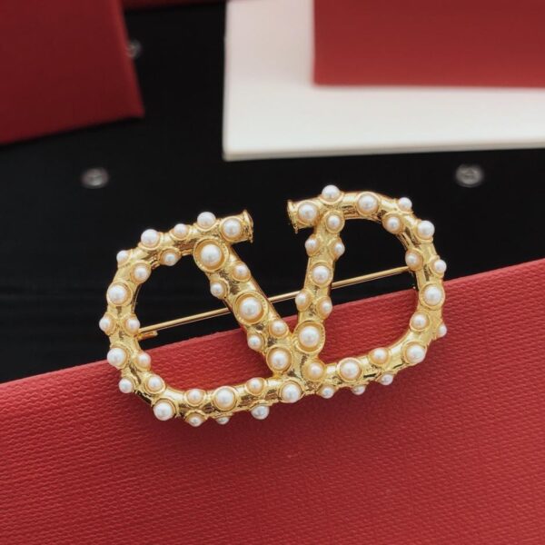 replik,replica,schmuck,1:1,beste,ohrringe,ring,Repliken Valentino, neuestes Modell, Brosche aus goldenen Reisperlen, passend zum Material ZP-Messing (QK5JT)