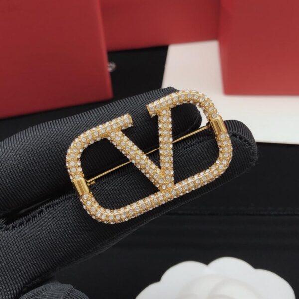replik,replica,schmuck,1:1,beste,ohrringe,ring,Repliken Valentino V-förmige Brosche mit Diamanten (EE7Z5)