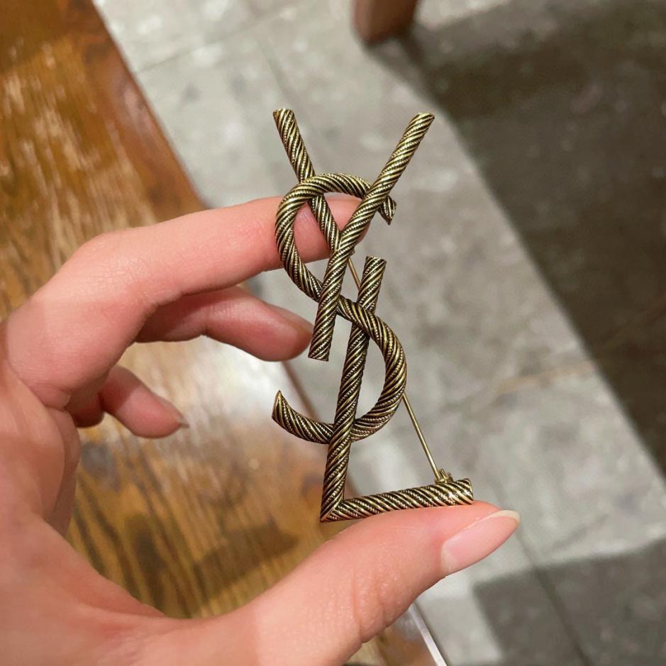 replik,replica,schmuck,1:1,beste,ohrringe,ring,Repliken YSL-Zähler im neuen Stil, synchrone, antikgoldglänzende Brosche (DEZ93) replik,replica,schmuck,1:1,beste,ohrringe,ring,Repliken YSL-Zähler im neuen Stil, synchrone, antikgoldglänzende Brosche (DEZ93)