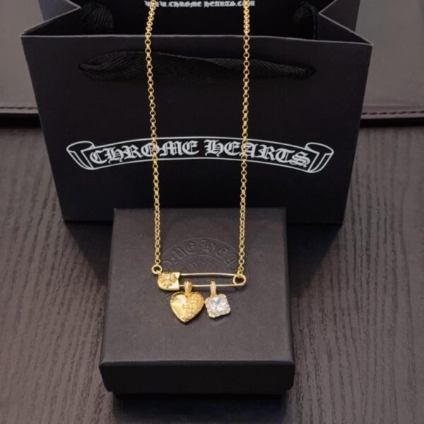 replik,replica,schmuck,1:1,beste,ohrringe,ring,Repliken Neue Chrome Hearts-Herzkette mit weißen Diamanten in Ladenqualität (B577Y)