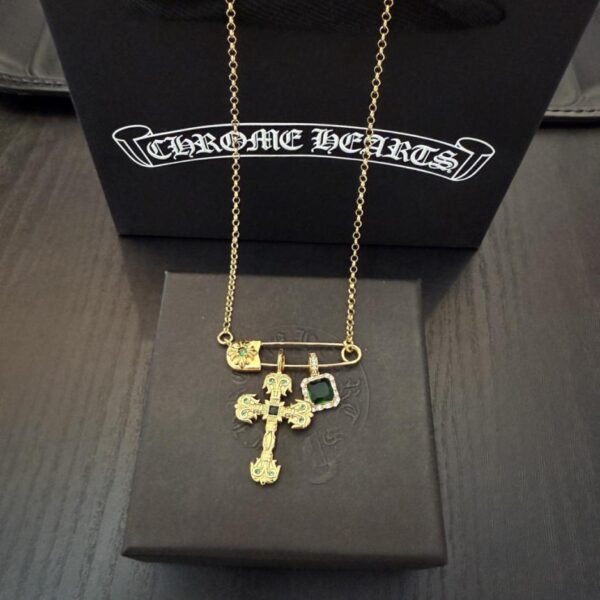 replik,replica,schmuck,1:1,beste,ohrringe,ring,Repliken Neue Chrome Hearts-Halskette mit grünem Diamantkreuz in Ladenqualität (KW0R7)