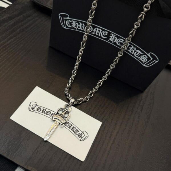 replik,replica,schmuck,1:1,beste,ohrringe,ring,Repliken Neue, hochwertige Chrome Hearts-Halskette mit klassischem Retro-Schwertanhänger in mehreren Elementen (F4D6X)