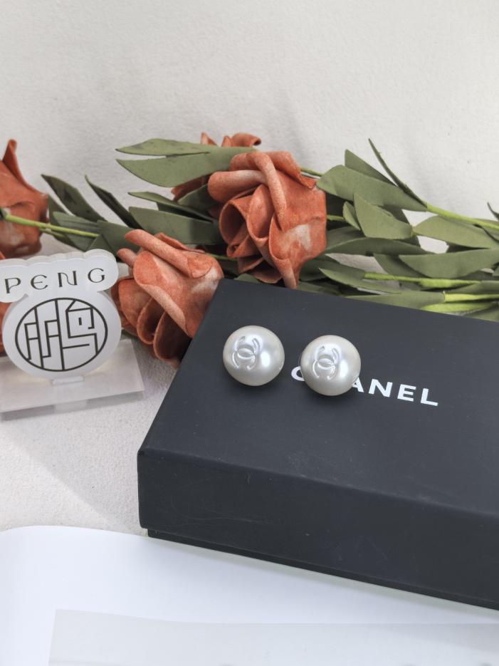 replik,replica,schmuck,1:1,beste,ohrringe,ring,Repliken Chanel Double C Emaille-Perlenschnallenohrringe in Thekenversion. Hohlversion. Natürliche Perlmuttharzperlen. Double C aus Emaille (9ADQ6). replik,replica,schmuck,1:1,beste,ohrringe,ring,Repliken Chanel Double C Emaille-Perlenschnallenohrringe in Thekenversion. Hohlversion. Natürliche Perlmuttharzperlen. Double C aus Emaille (9ADQ6).