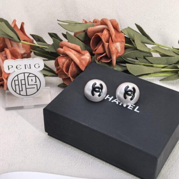 replik,replica,schmuck,1:1,beste,ohrringe,ring,Repliken Chanel Double C Emaille-Perlenschnallenohrringe in Counter-Version Schwarze Version Natürliche Perlmuttharzperlen Double C aus Emaille (9N2IN)