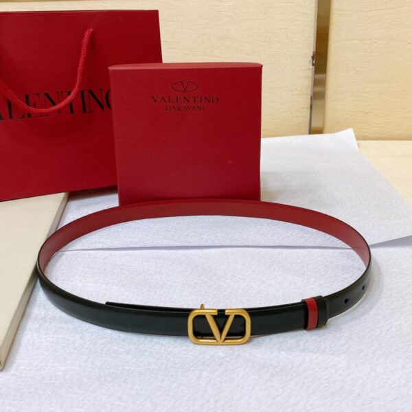 replik,replica,schmuck,1:1,beste,ohrringe,ring,Repliken VALENTINO GARAVANI VLOGO SIGNATURE Wendegürtel aus glänzendem Kalbsleder mit klassischer Messingschnalle (2PPY5)
