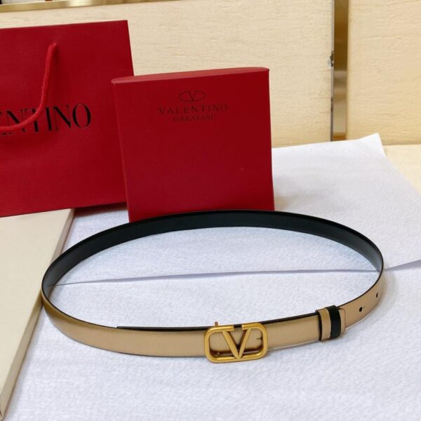replik,replica,schmuck,1:1,beste,ohrringe,ring,Repliken VALENTINO GARAVANI VLOGO SIGNATURE Wendegürtel aus glänzendem Kalbsleder mit klassischer Messingschnalle (D0NYB)