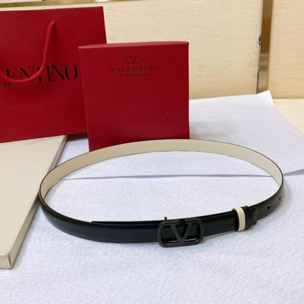 replik,replica,schmuck,1:1,beste,ohrringe,ring,Repliken VALENTINO GARAVANI VLOGO SIGNATURE Wendegürtel aus glänzendem Kalbsleder mit klassischer Messingschnalle (N5AP2)
