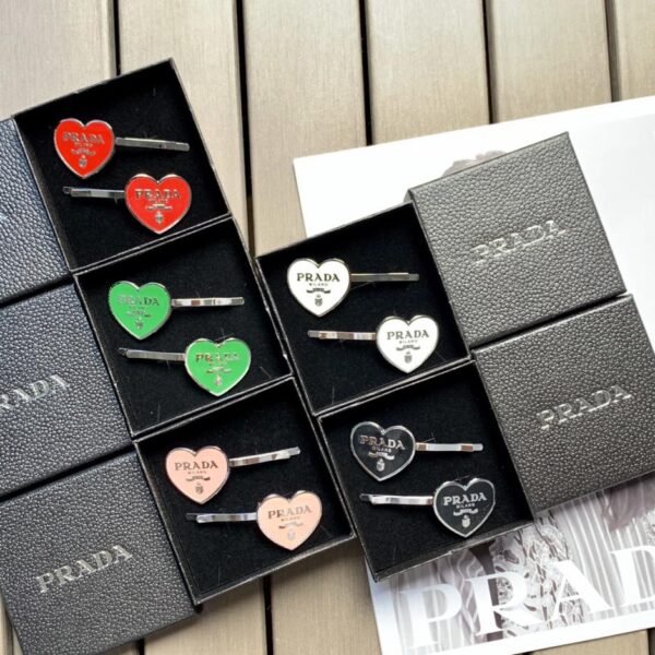 replik,replica,schmuck,1:1,beste,ohrringe,ring,Repliken Prada – Herzförmige Haarspange mit Metalllogo (Y3FQV)