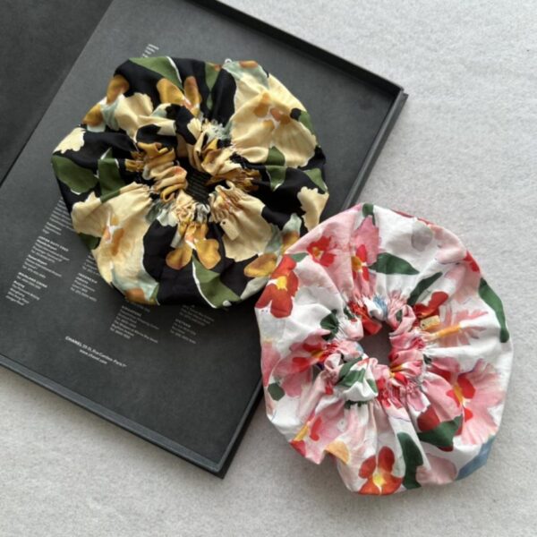 replik,replica,schmuck,1:1,beste,ohrringe,ring,Repliken Kleines koreanisches Aquarell-Haarband mit großen Blumen und Plissee, weiß/schwarz 1/einfache Tasche (XNKIX)