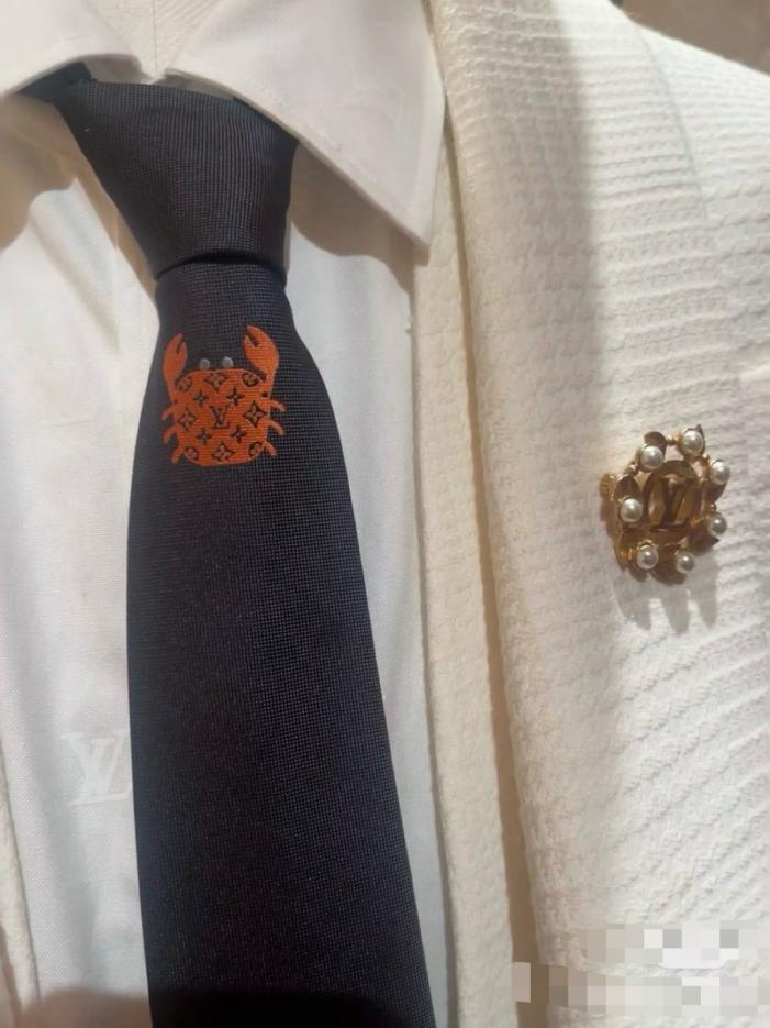 replik,replica,schmuck,1:1,beste,ohrringe,ring,Repliken LV Crab Seidenkrawatte in einem dunklen Farbton tauchgefärbt (0EMJO) replik,replica,schmuck,1:1,beste,ohrringe,ring,Repliken LV Crab Seidenkrawatte in einem dunklen Farbton tauchgefärbt (0EMJO)