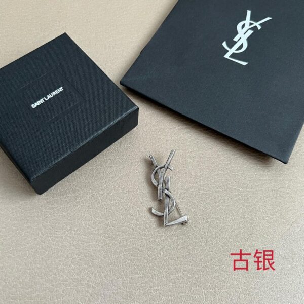 replik,replica,schmuck,1:1,beste,ohrringe,ring,Repliken Yves Saint Laurent Buchstabenbrosche (9B4LB)