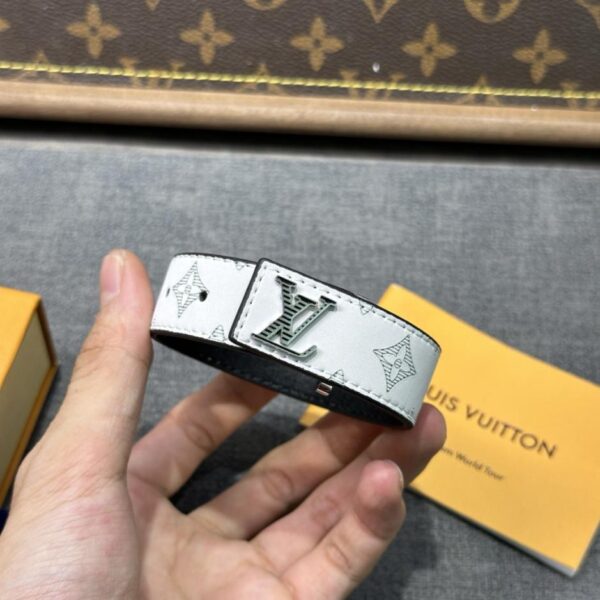 replik,replica,schmuck,1:1,beste,ohrringe,ring,Repliken LOUIS VUITTON Weißes Blumenlederarmband (FR26X)