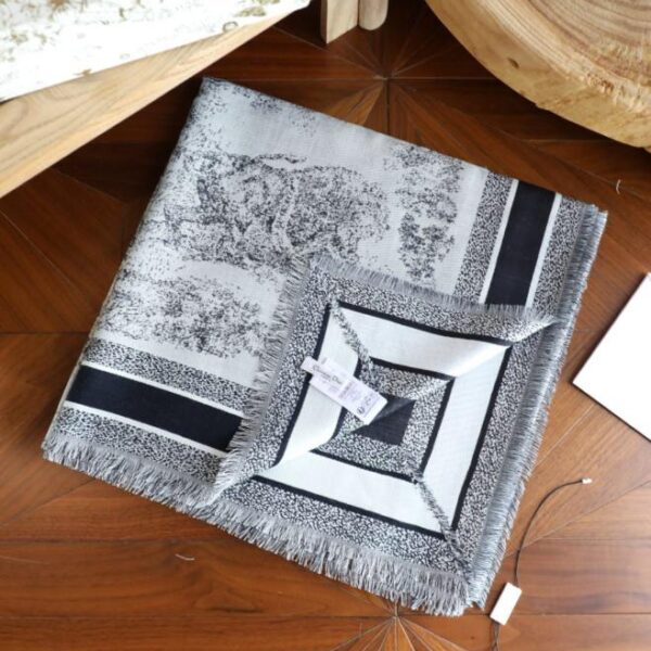replik,replica,schmuck,1:1,beste,ohrringe,ring,Repliken Dior Animal Square Scarf Grau Original Custom Cut Flower Animal Square Scarf Seide + Wolle Craft Weiches Handgefühl Unschlagbare Textur (70M1O)