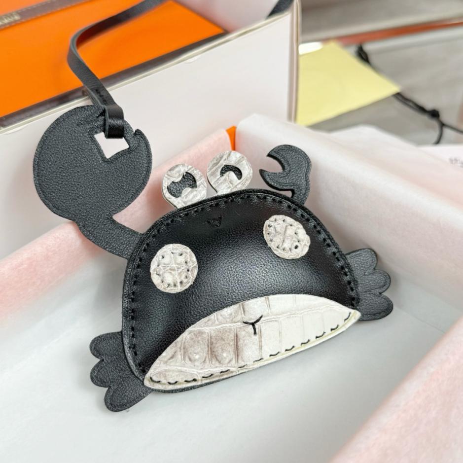 replik,replica,schmuck,1:1,beste,ohrringe,ring,Repliken Hermès Krabbenanhänger ️ Taschenanhänger Schlüsselanhänger reines handgenähtes Lammfell + Krokodilleder (UT90D) replik,replica,schmuck,1:1,beste,ohrringe,ring,Repliken Hermès Krabbenanhänger ️ Taschenanhänger Schlüsselanhänger reines handgenähtes Lammfell + Krokodilleder (UT90D)