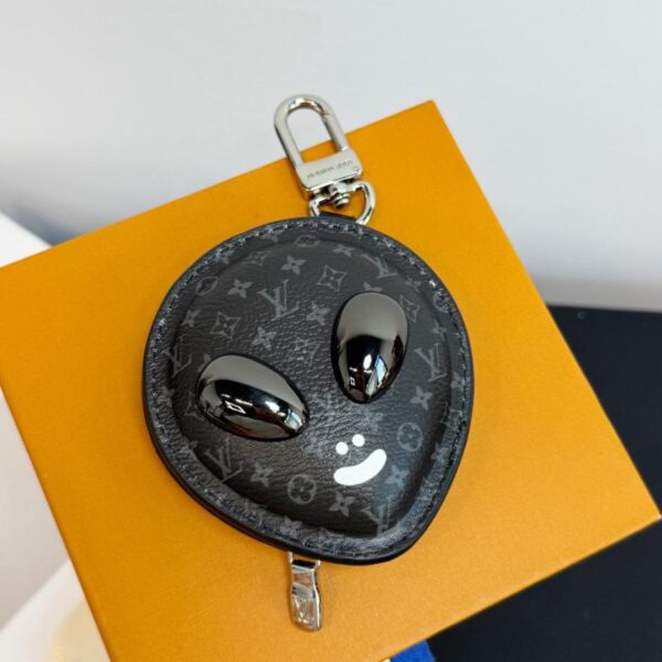replik,replica,schmuck,1:1,beste,ohrringe,ring,Repliken Neu M02429 dreifarbiger Louis Vuitton Alien-Kopfhörer-Taschenanhänger (70C5Y)