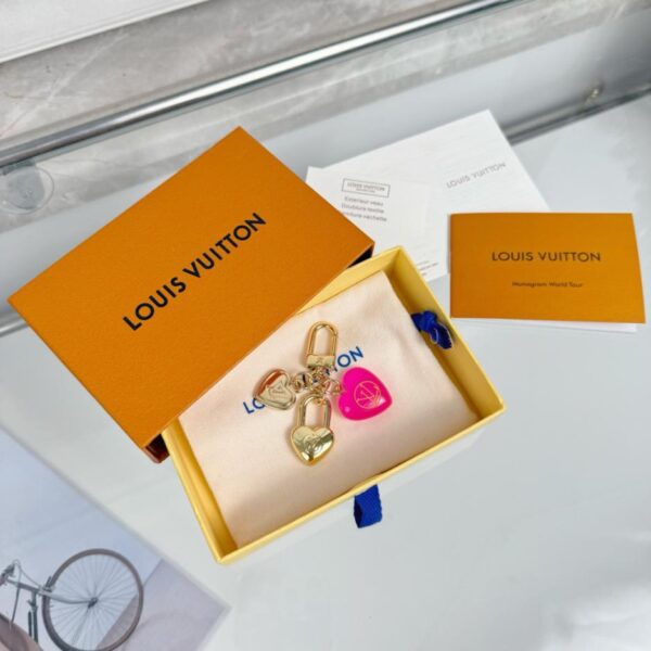 replik,replica,schmuck,1:1,beste,ohrringe,ring,Repliken Louis Vuitton Pink 3D Herz Schlüsselanhänger Taschenanhänger (INHXQ)