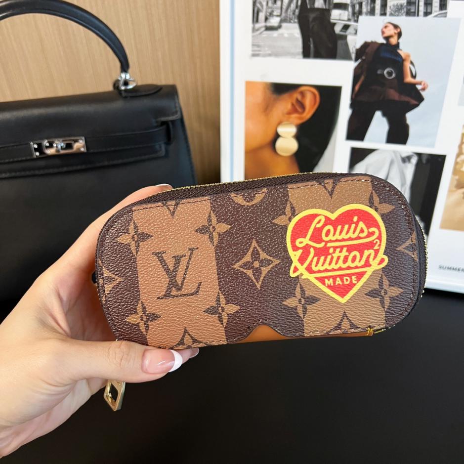 replik,replica,schmuck,1:1,beste,ohrringe,ring,Repliken Neu eingetroffen, 17 Farben, großes Brillenetui, Louis Vuitton neues WOODY Brillenetui, Sonnenbrillenetui Code G10654 (1IMNP) replik,replica,schmuck,1:1,beste,ohrringe,ring,Repliken Neu eingetroffen, 17 Farben, großes Brillenetui, Louis Vuitton neues WOODY Brillenetui, Sonnenbrillenetui Code G10654 (1IMNP)
