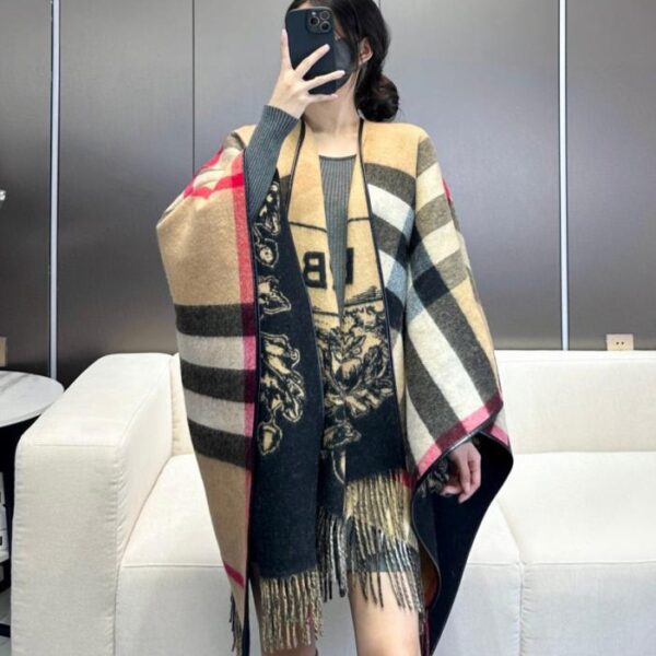 replik,replica,schmuck,1:1,beste,ohrringe,ring,Repliken Burberry Reit-Cape aus Kaschmir-Jacquard, wendbar (Seite A+B) (HOKRV)