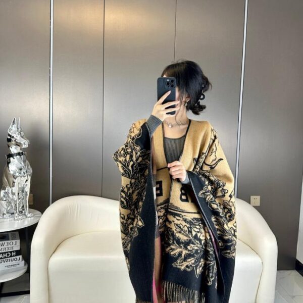 replik,replica,schmuck,1:1,beste,ohrringe,ring,Repliken Burberry Reit-Cape aus Kaschmir-Jacquard, wendbar (Seite A+B)