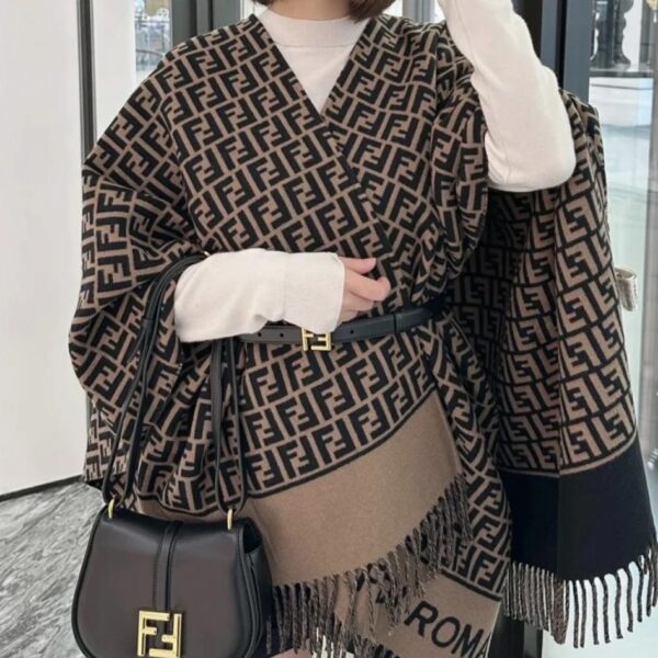 replik,replica,schmuck,1:1,beste,ohrringe,ring,Repliken Fendi Cape/Schal in limitierter Auflage, erhältlich in den Boutiquen (EIKN7).