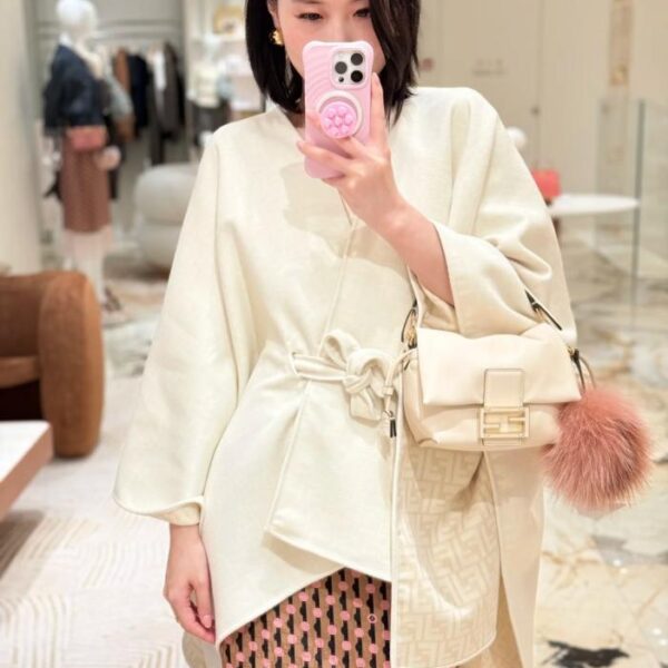 replik,replica,schmuck,1:1,beste,ohrringe,ring,Repliken Fendi Cape mit Gürtel, neues wendbares FF Cape (6RLLF)