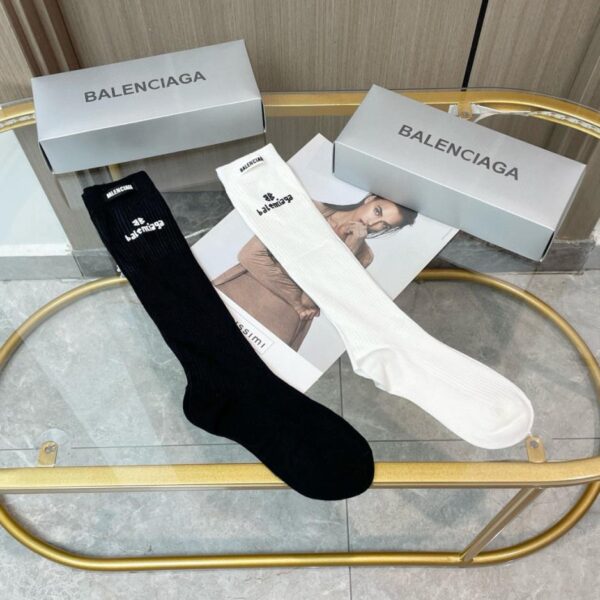 replik,replica,schmuck,1:1,beste,ohrringe,ring,Repliken [Zwei Paar pro Packung] Offizielle Website von BALENCIAGA: Synchronisierte Silikon-Buchstaben-Socken für die Wade (3MZ4H)