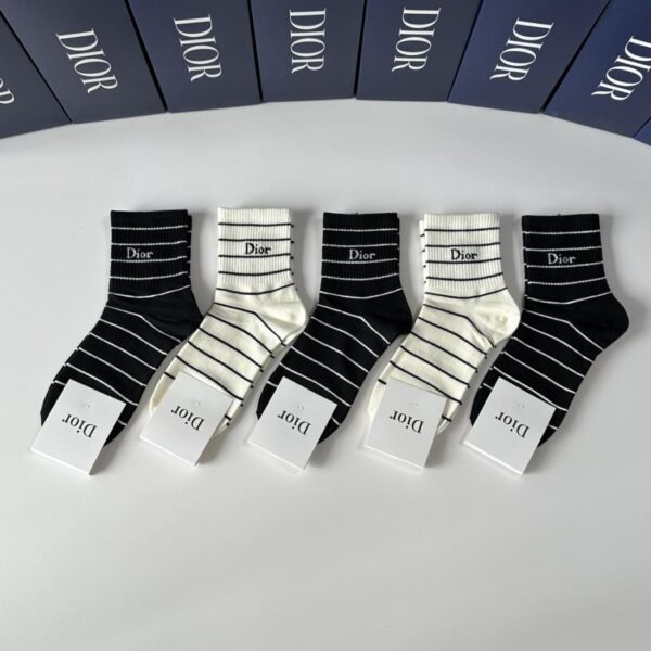 replik,replica,schmuck,1:1,beste,ohrringe,ring,Repliken Die neuen mittellangen Socken von DIOR, fünf Paar pro Packung (CVC2Y)