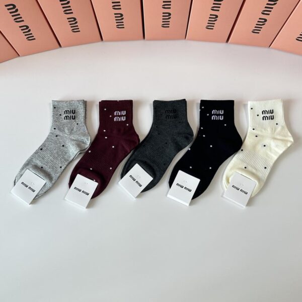 replik,replica,schmuck,1:1,beste,ohrringe,ring,Repliken Die neuen mittellangen Socken von MiuMiu, fünf Paar pro Packung (2F4IG)