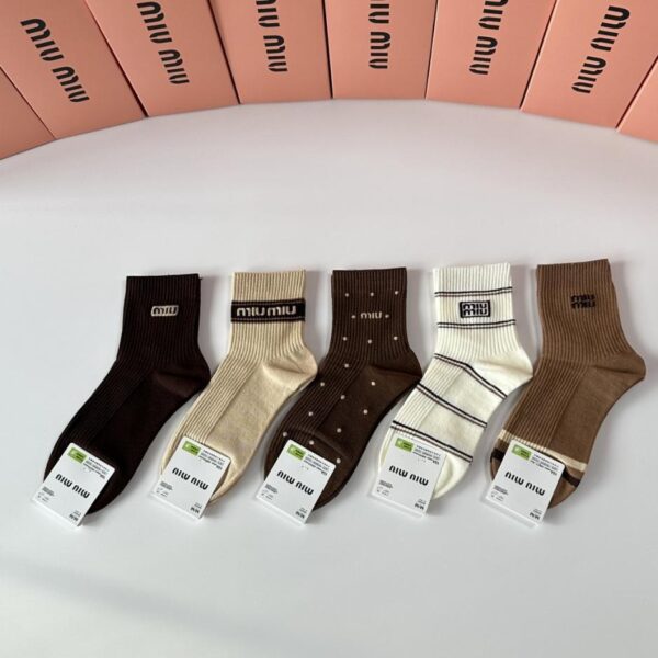 replik,replica,schmuck,1:1,beste,ohrringe,ring,Repliken Die neuen klassischen mittelhohen Socken von MiuMiu, fünf Paar pro Packung (KCFZN)