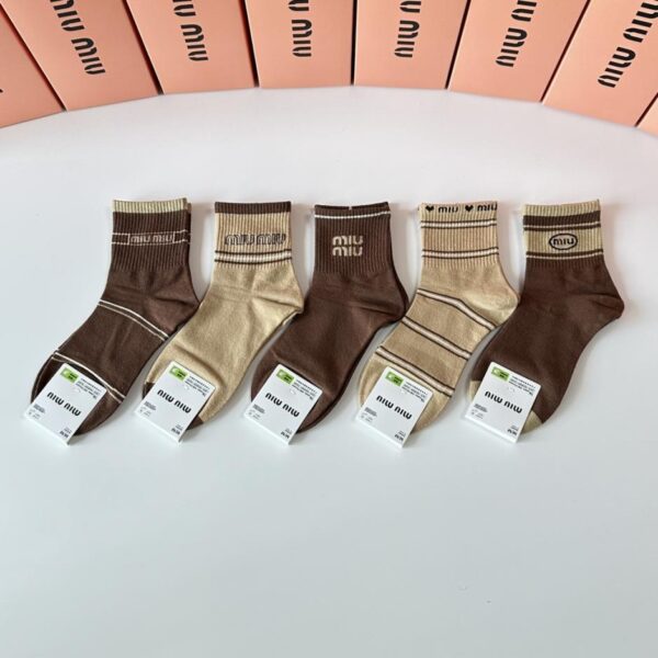 replik,replica,schmuck,1:1,beste,ohrringe,ring,Repliken Die neuen mittellangen Socken von MiuMiu, fünf Paar pro Packung (1E2CK)