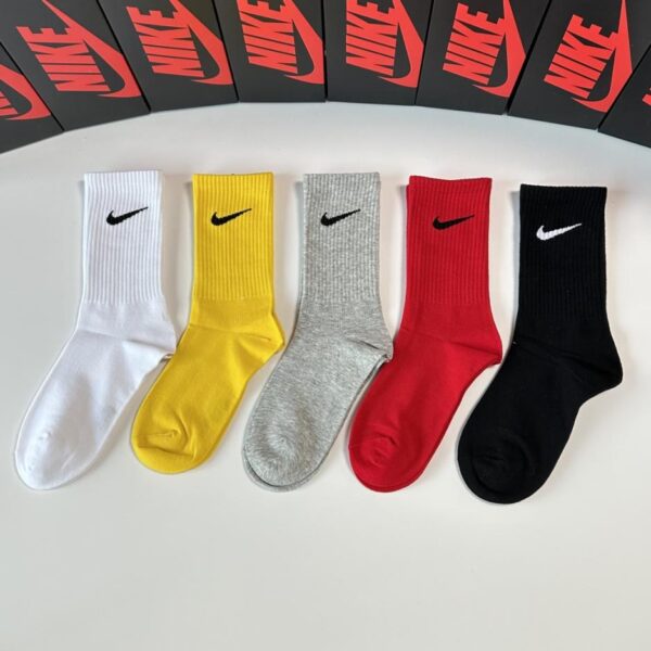 replik,replica,schmuck,1:1,beste,ohrringe,ring,Repliken Die neuen mittellangen Socken von NIKE, fünf Paar pro Karton (BJX0M)