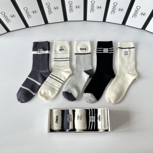 replik,replica,schmuck,1:1,beste,ohrringe,ring,Repliken Chanels neue bestickte Midi-Socken, fünf Paar pro Schachtel (M3ZMC)