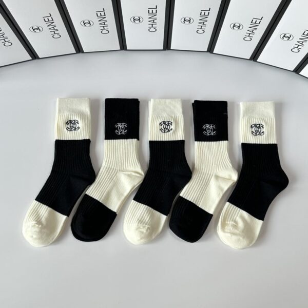 replik,replica,schmuck,1:1,beste,ohrringe,ring,Repliken Chanels neue bestickte Midi-Socken, fünf Paar pro Schachtel (R2AY3)