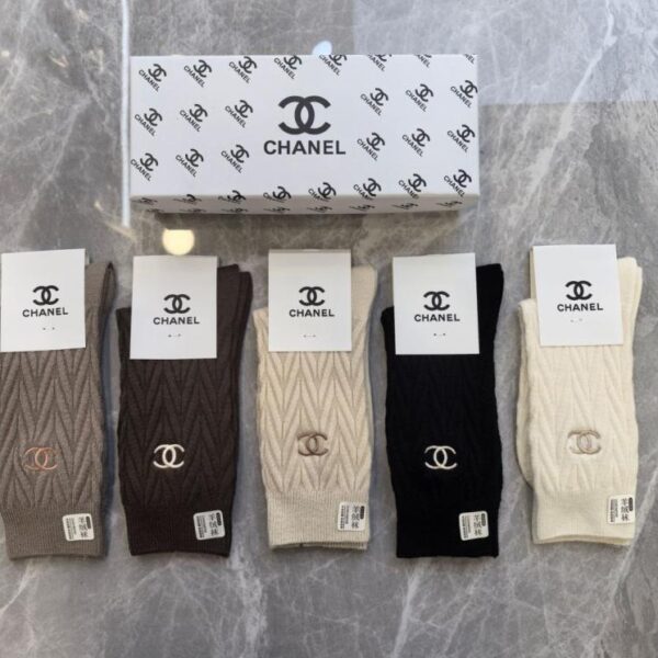 replik,replica,schmuck,1:1,beste,ohrringe,ring,Repliken Chanels neue, mittellange Kaschmirsocken mit Stickerei, fünf Paar pro Schachtel (9MHIO)