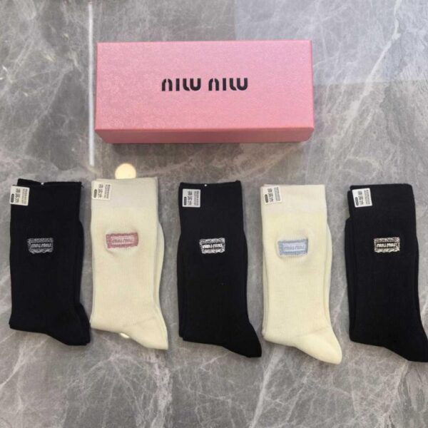 replik,replica,schmuck,1:1,beste,ohrringe,ring,Repliken MiuMiu Neue bestickte Kaschmir-Socken in mittlerer Länge, 5 Paar pro Karton (OU943)
