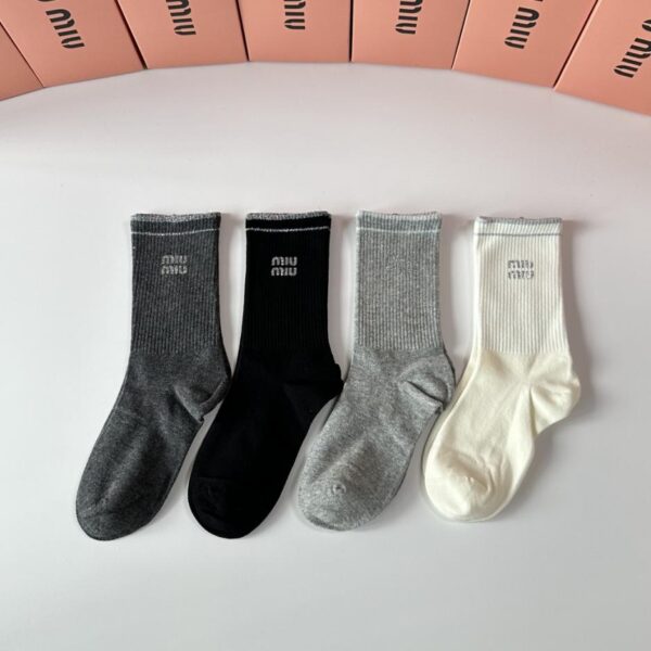 replik,replica,schmuck,1:1,beste,ohrringe,ring,Repliken MiuMius neue klassische mittelhohe Socken mit Thermotransferdruck, vier Paar pro Karton (5Q9WC)